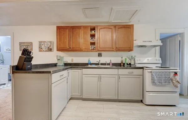 $1,300 | 39-43 Main Street, Plainfield, CT 06354