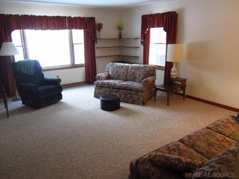 3606 Lakeshore Road Lexington, MI 48450 - Photo 9 of 16 31338337-8.JPG