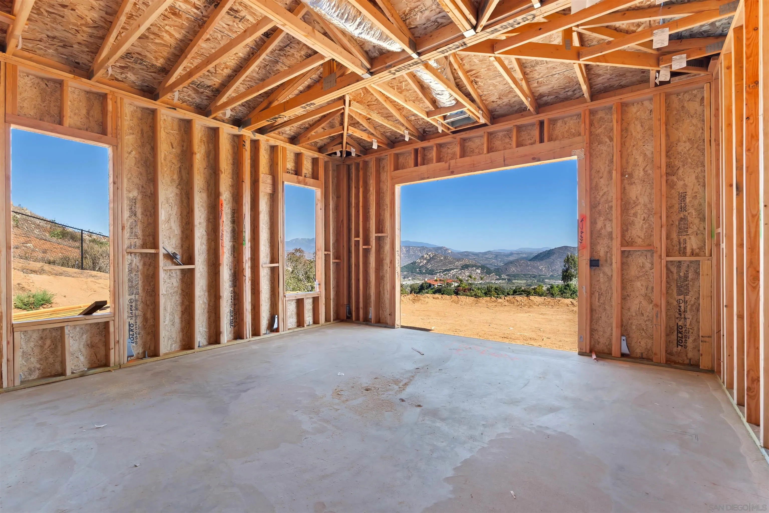 3916 Citrus Drive Fallbrook, CA 92028 - Photo 28 of 36 a view of a room with furniture and a tub
