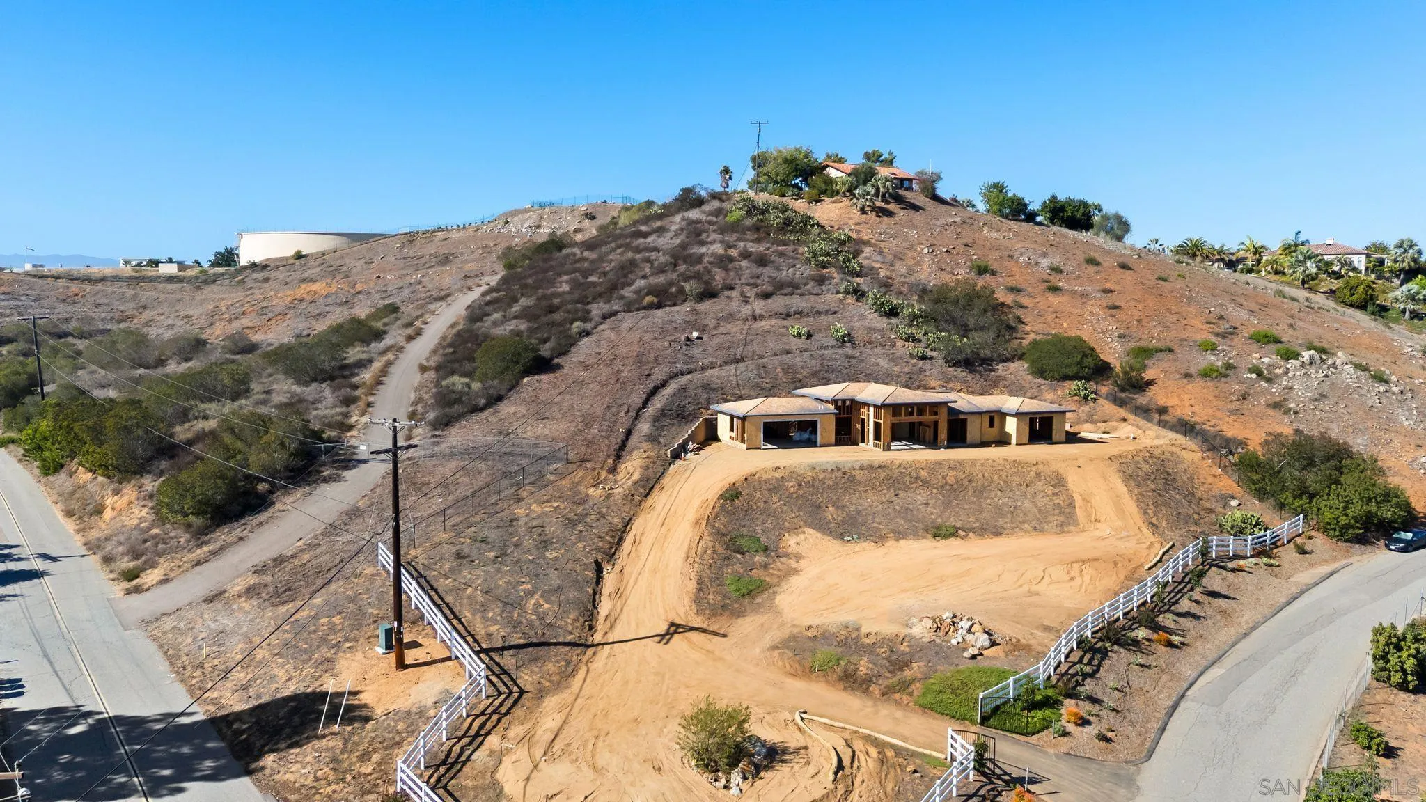 3916 Citrus Drive Fallbrook, CA 92028 - Photo 35 of 36 a view of a house with a mountain