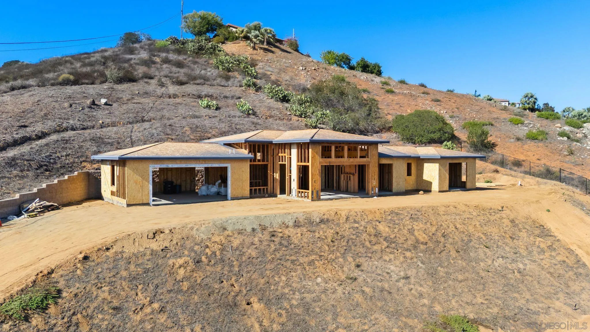 3916 Citrus Drive Fallbrook, CA 92028 - Photo 4 of 36 a front view of a house with a yard