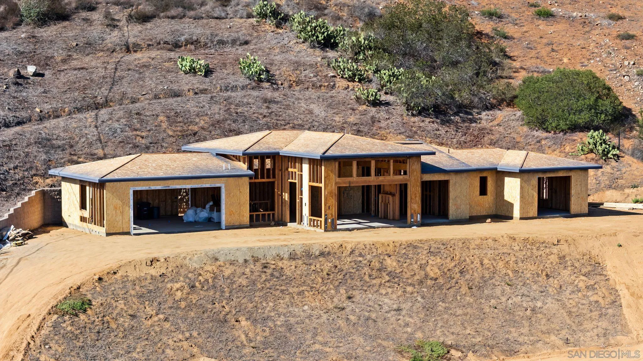 3916 Citrus Drive Fallbrook, CA 92028 - Photo 10 of 36 a front view of a house with a yard