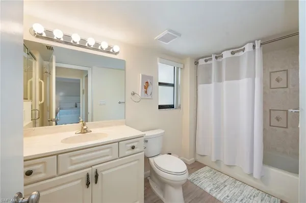 $900,000 | 425 Wildwood Lane, Naples, FL 34105