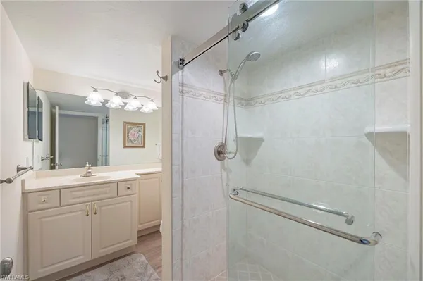 $900,000 | 425 Wildwood Lane, Naples, FL 34105