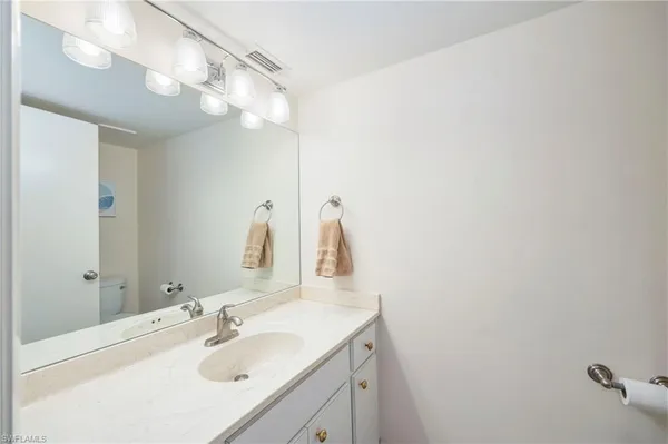 $900,000 | 425 Wildwood Lane, Naples, FL 34105