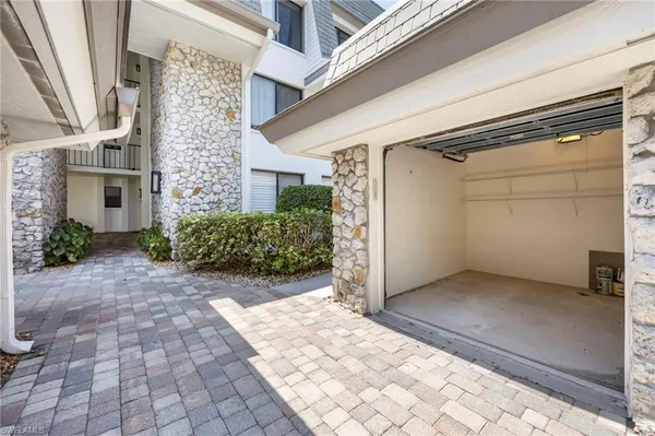 $900,000 | 425 Wildwood Lane, Naples, FL 34105