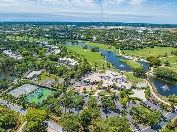 $900,000 | 425 Wildwood Lane, Naples, FL 34105