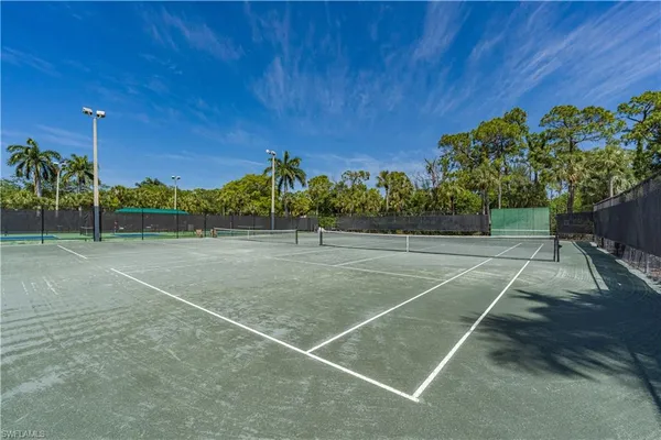 $900,000 | 425 Wildwood Lane, Naples, FL 34105