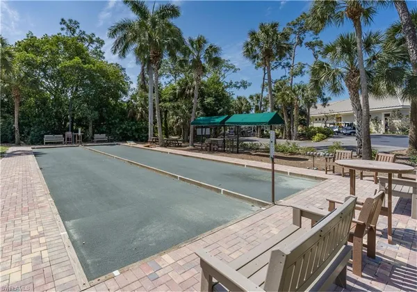 $900,000 | 425 Wildwood Lane, Naples, FL 34105