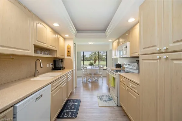 $900,000 | 425 Wildwood Lane, Naples, FL 34105