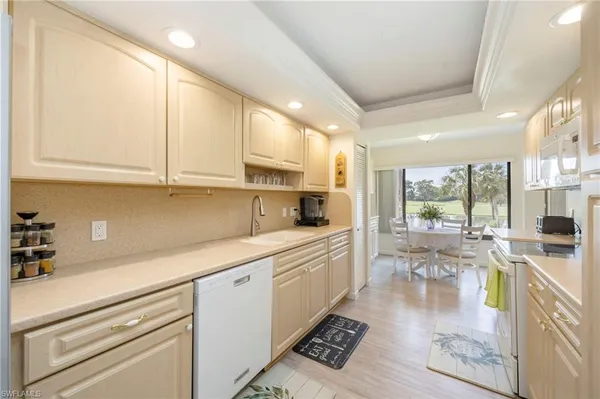 $900,000 | 425 Wildwood Lane, Naples, FL 34105