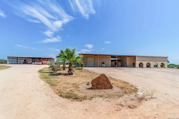 $1,450,000 | 548 Franklin Lane, Yancey, TX 78886