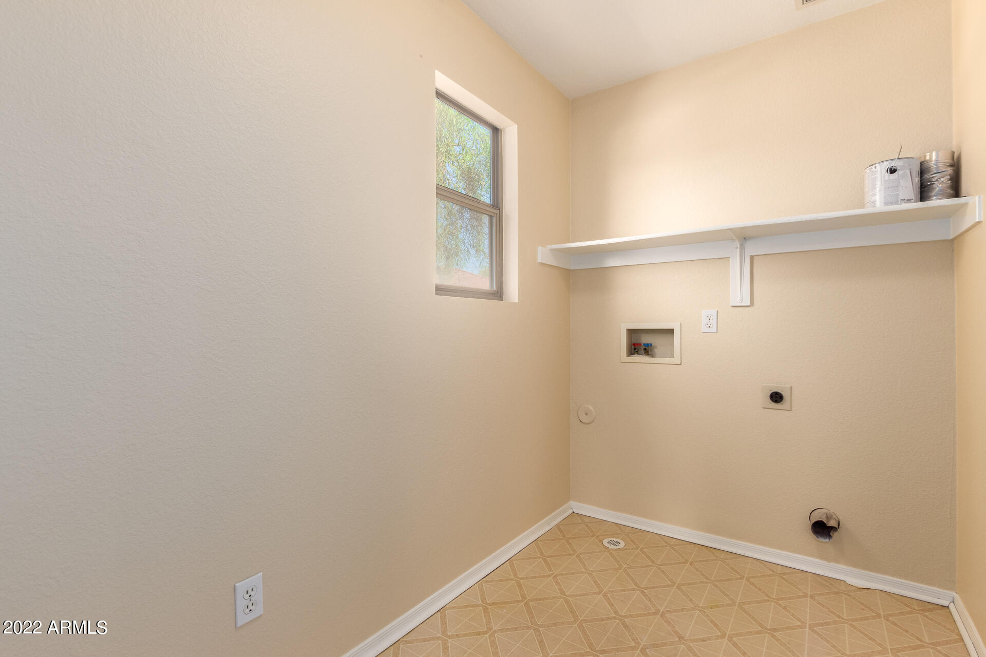 9373 West Eaton Road Phoenix, AZ 85037 - Photo 17 of 19 a view of a small space