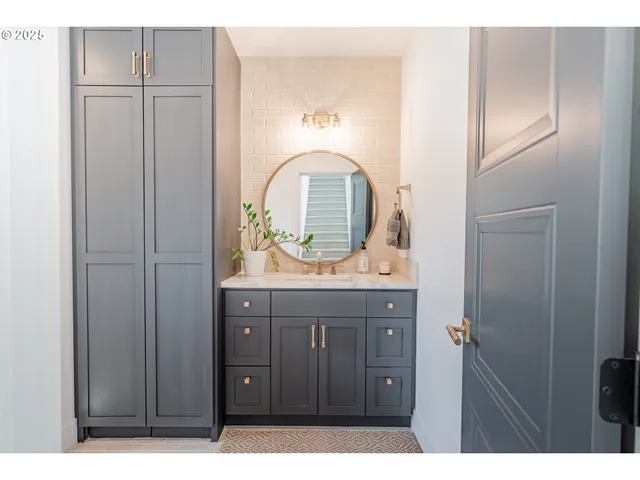 $4,995,000 | 852 North Shr Road, Lake Oswego, OR 97034