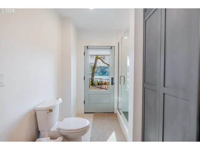 $4,995,000 | 852 North Shr Road, Lake Oswego, OR 97034