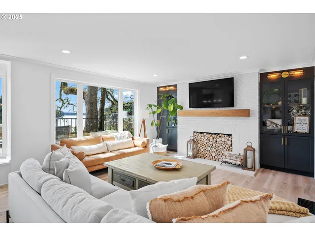 $4,995,000 | 852 North Shr Road, Lake Oswego, OR 97034