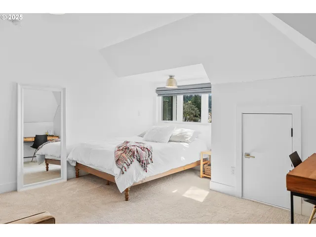 $4,995,000 | 852 North Shr Road, Lake Oswego, OR 97034