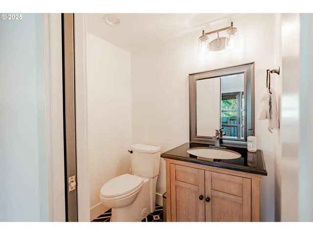 $4,995,000 | 852 North Shr Road, Lake Oswego, OR 97034