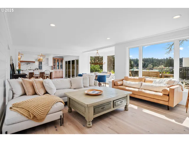 $4,995,000 | 852 North Shr Road, Lake Oswego, OR 97034