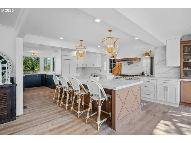 $4,995,000 | 852 North Shr Road, Lake Oswego, OR 97034