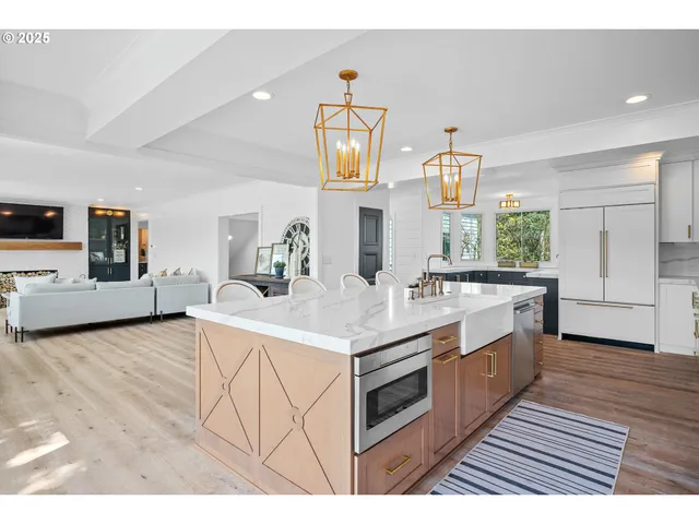 $4,995,000 | 852 North Shr Road, Lake Oswego, OR 97034