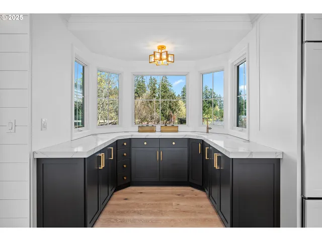 $4,995,000 | 852 North Shr Road, Lake Oswego, OR 97034