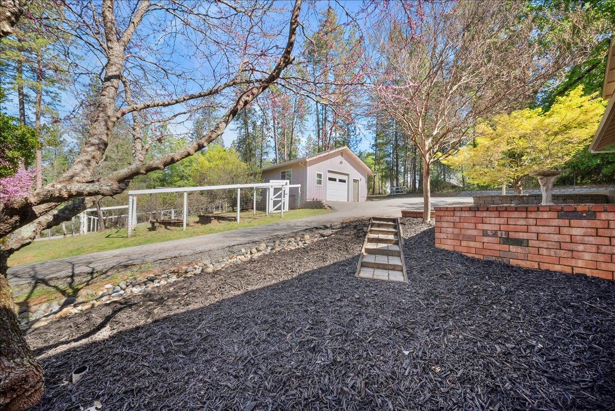 27769 Table Meadow Road Auburn, CA 95602 - Photo 36 of 43 a backyard of a house with lots of green space