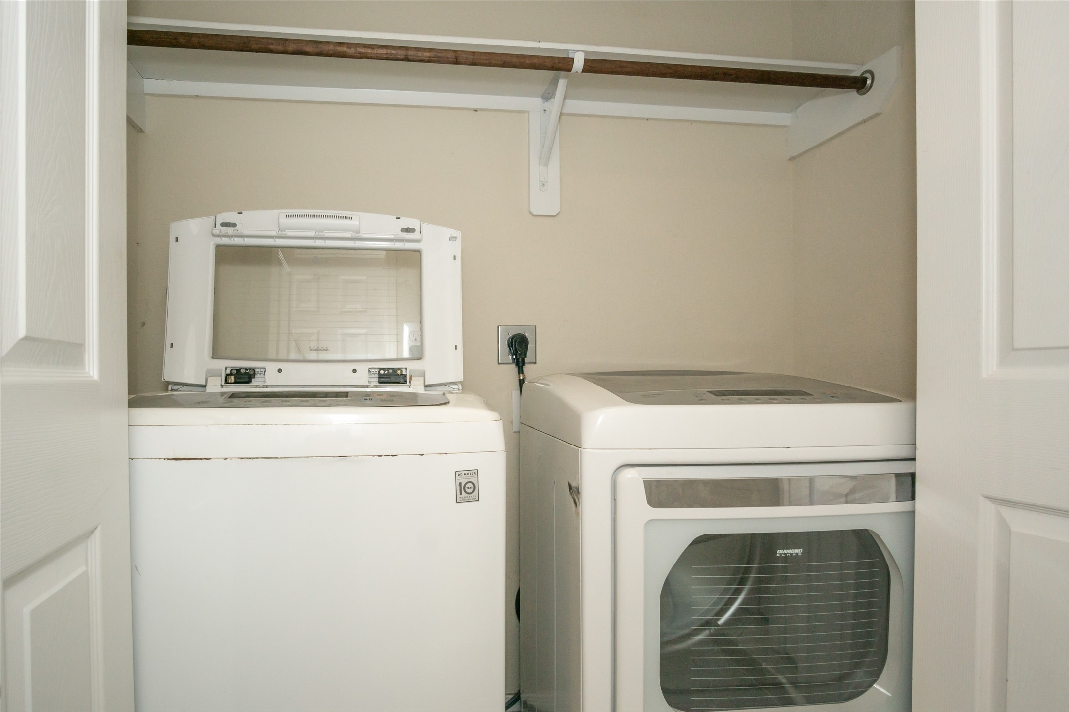 2535 Elm Crossing Trail Spring, TX 77386 - Photo 12 of 33 a utility room with a washer and dryer