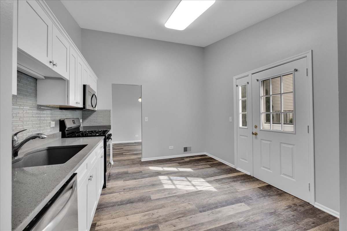 1049 Oswego Road Naperville, IL 60540 - Photo 11 of 27