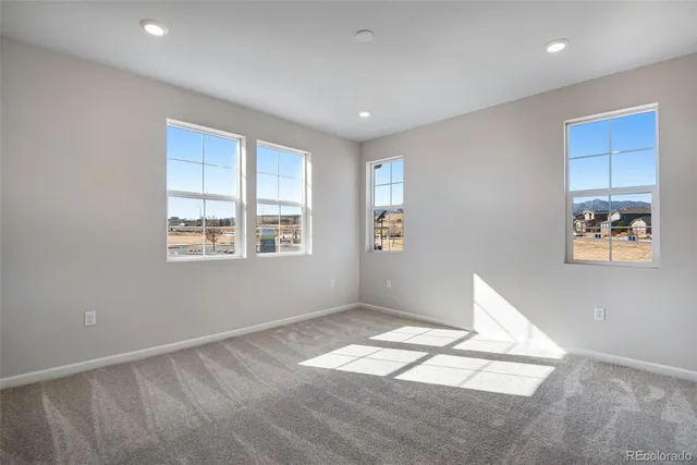 a view of empty room with window