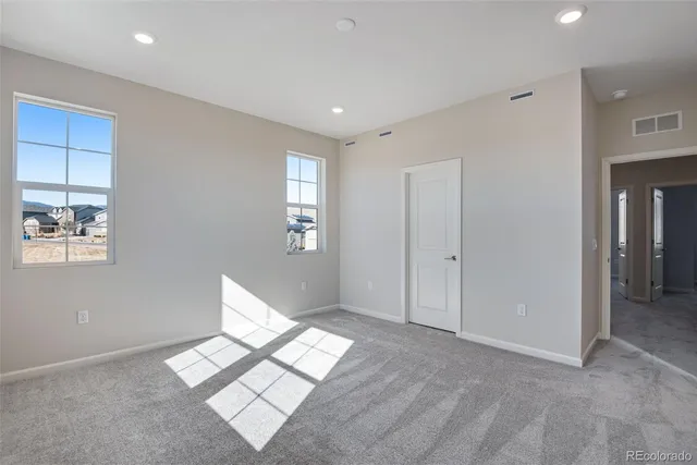 a view of entryway with window