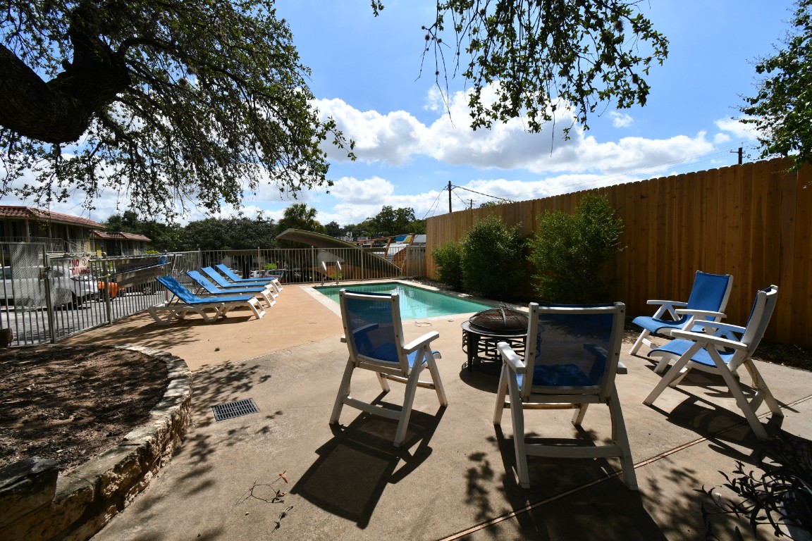 2302 East Side Drive, Unit 6 Austin, TX 78704 - Photo 7 of 7 a view of a terrace with chairs