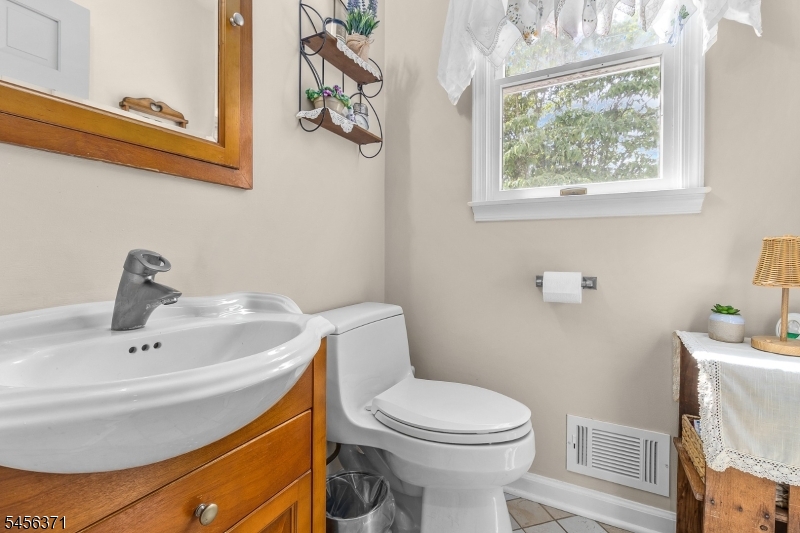 20 Stonebridge Road Hampton, NJ 08827 - Photo 5 of 32 Gallery Image 5