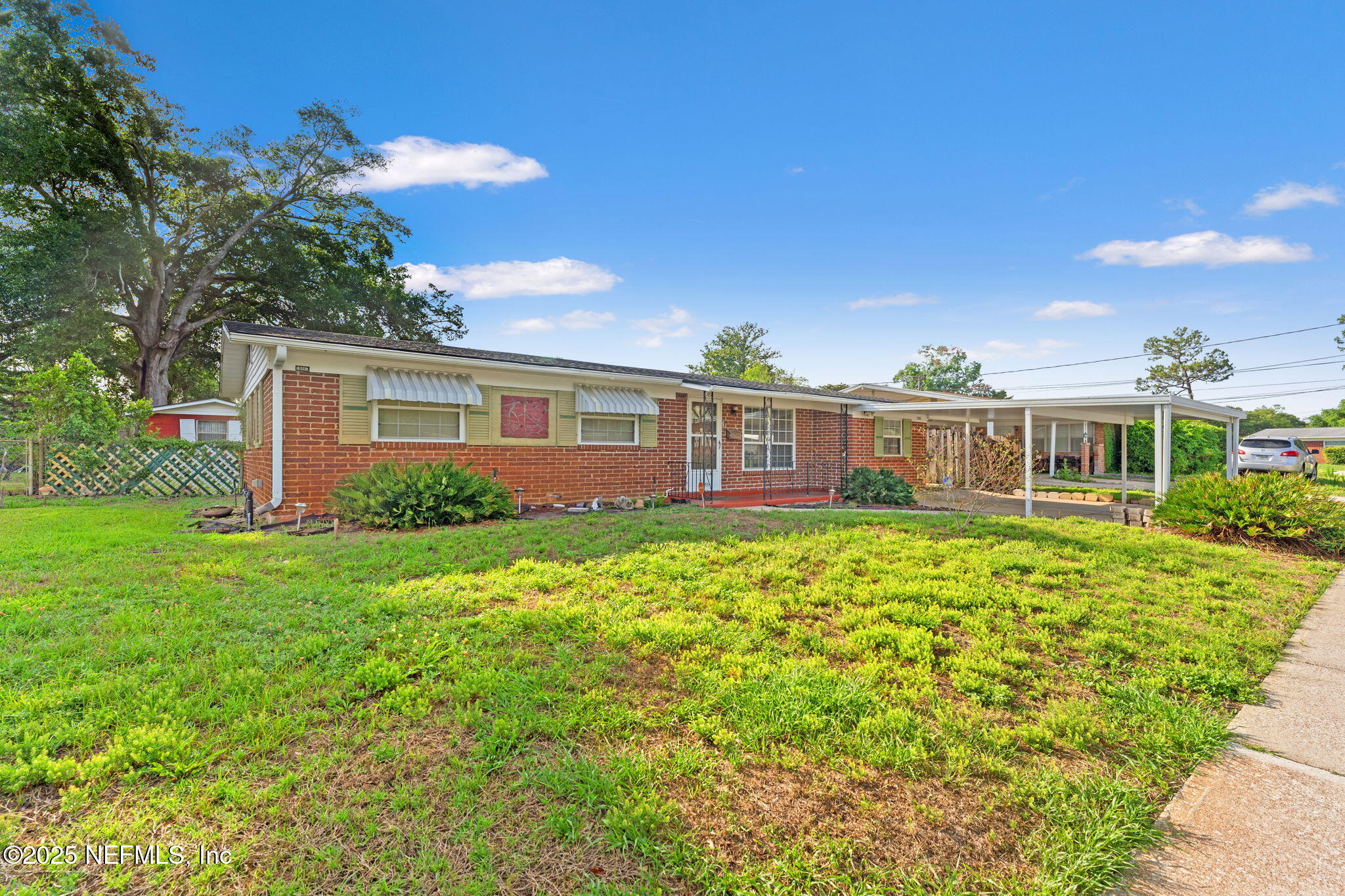 10887 Player Road West Jacksonville, FL 32218 - Photo 2 of 26 a front view of a house with garden