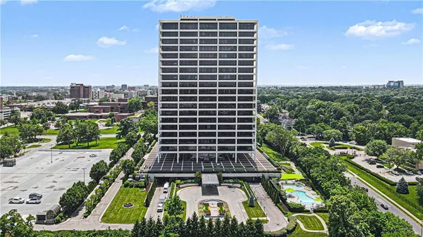 $1,125,000 | 700 West 31st Street, Unit 1804, Kansas City, MO 64108