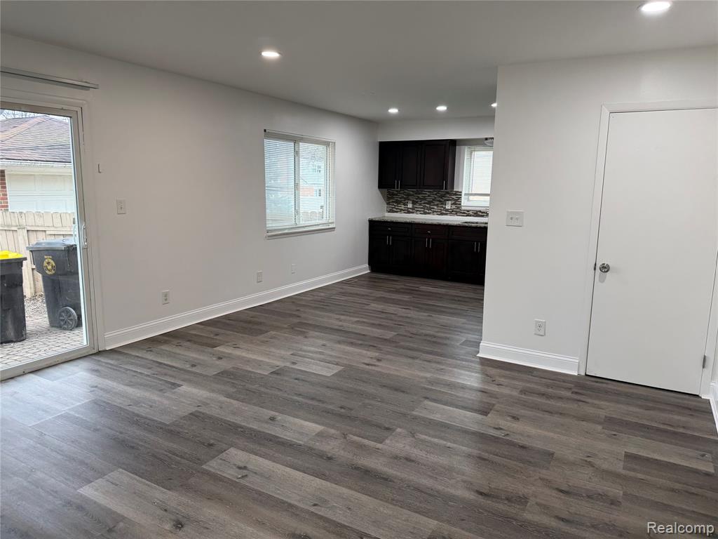 2501 King Road Trenton, MI 48183 - Photo 7 of 19