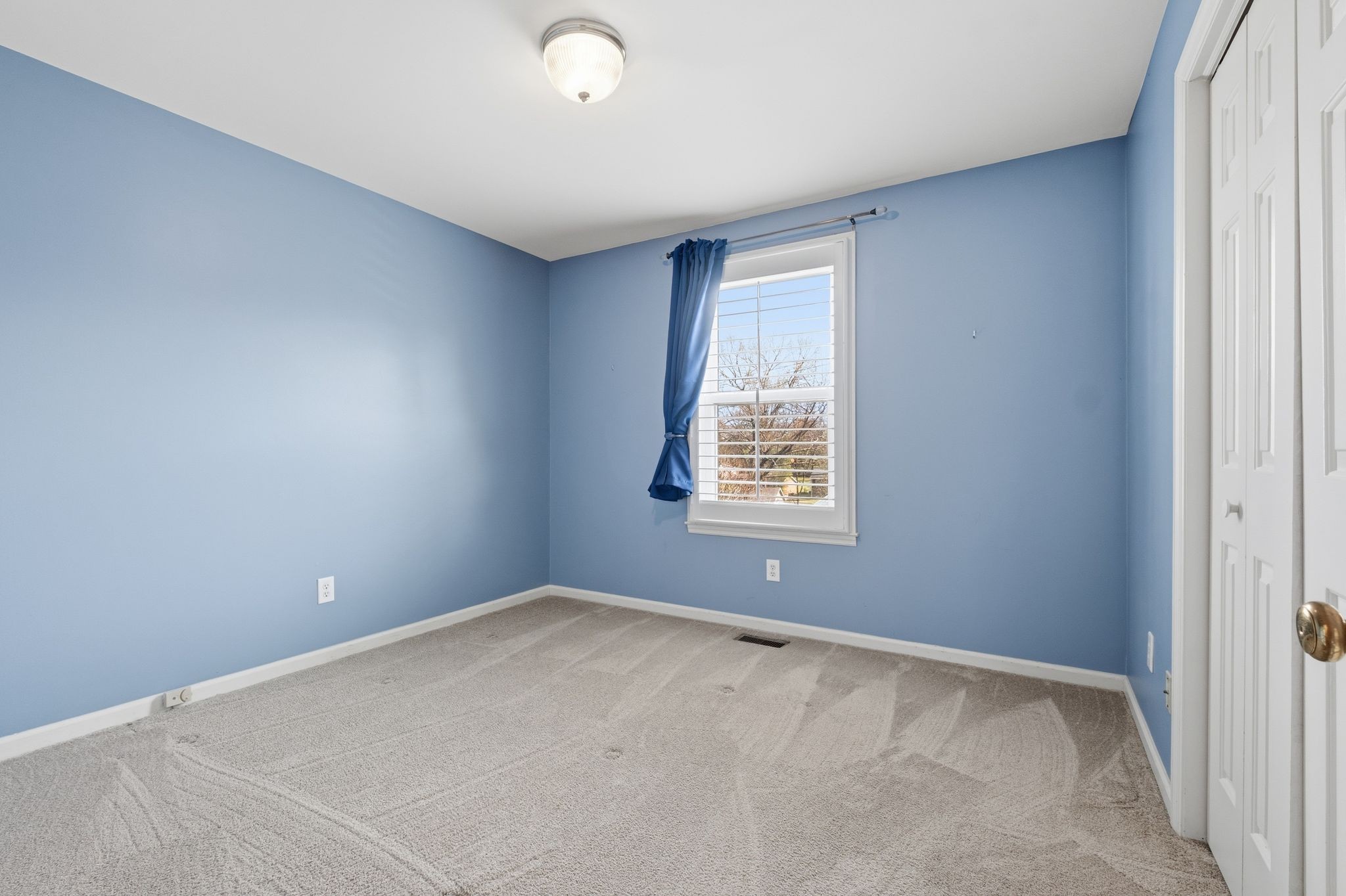 1049 Fitzpatrick Road Nashville, TN 37214 - Photo 18 of 38 an empty room with windows