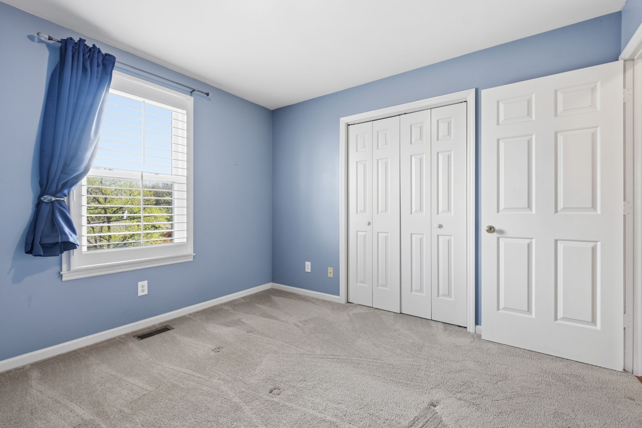 1049 Fitzpatrick Road Nashville, TN 37214 - Photo 19 of 38 an empty room with windows