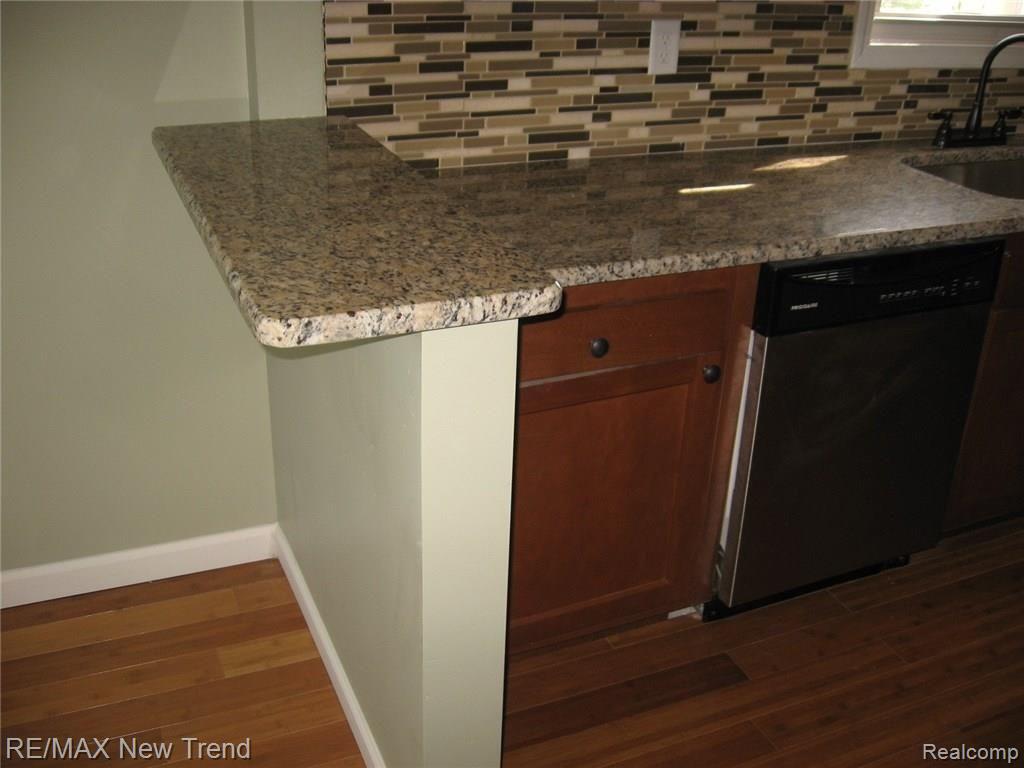 24170 Middlebelt Road New Boston, MI 48164 - Photo 9 of 30 Snack counter for two