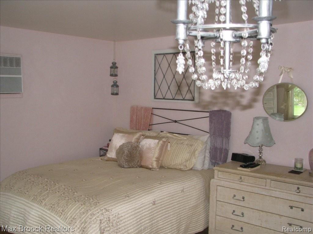 475 Miller Avenue Rochester, MI 48307 - Photo 9 of 25 IMG_7817.JPG