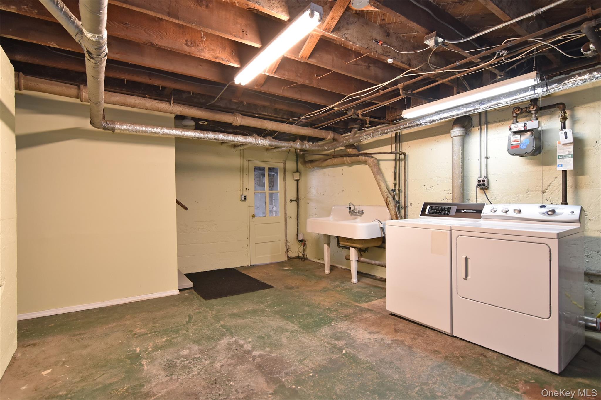 370 Scarsdale Road Tuckahoe, NY 10707 - Photo 25 of 25 Laundry area featuring a utility sink, washer, and dryer. Office space on opposite wall