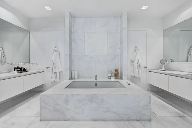 $48,000,000 | 30 Palm Avenue, Miami Beach, FL 33139