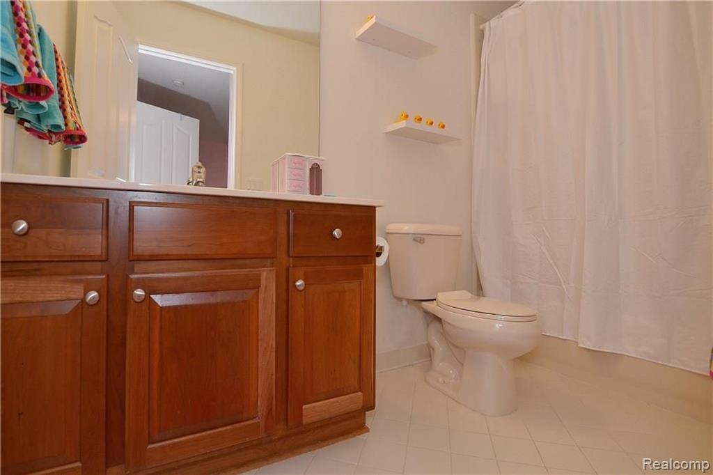 2462 Selkirk Street Rochester, MI 48306 - Photo 25 of 41