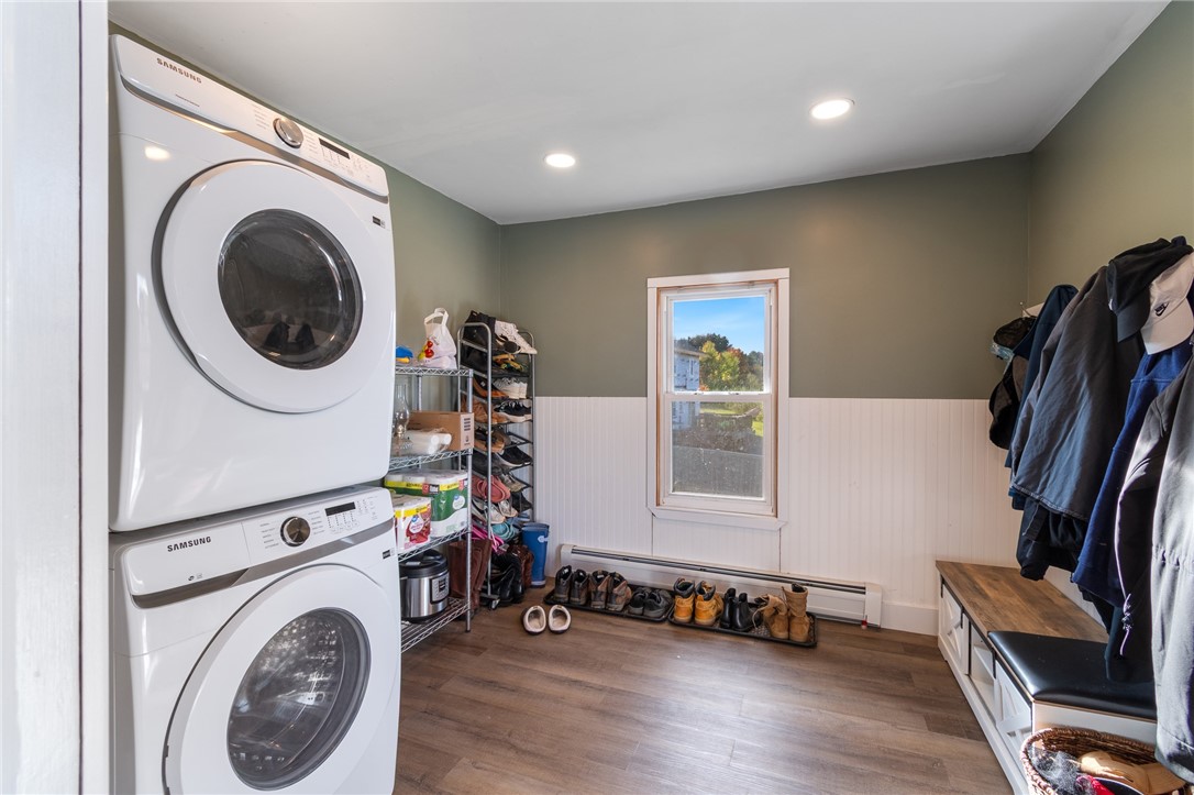 5889 Joy Road Sodus, NY 14505 - Photo 4 of 30 Entry way and mud room, laundry room!