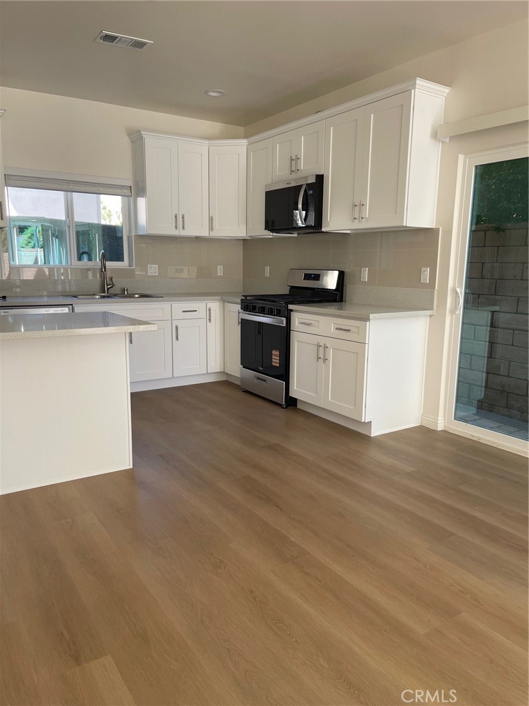 18543 Ingomar Street Reseda, CA 91335 - Photo 4 of 12