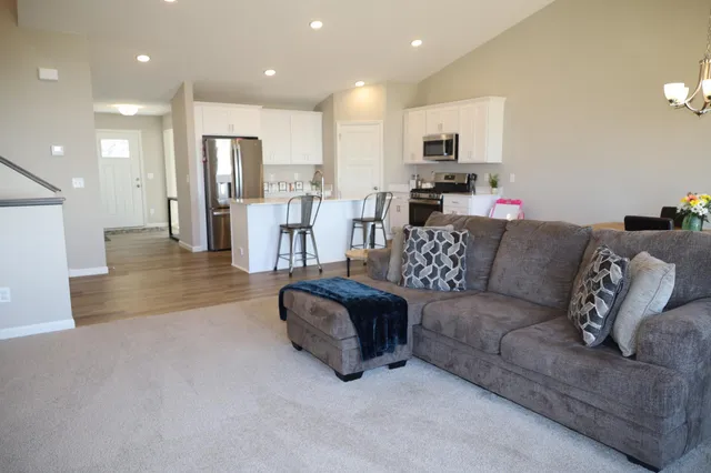 $452,000 | 761 Yellowcrest Street Southwest, Delano, MN 55328