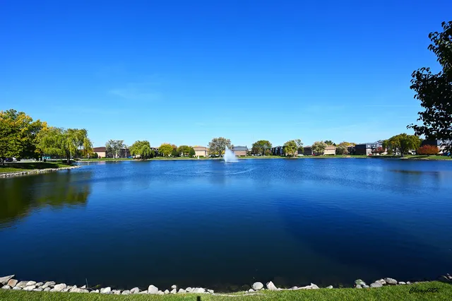 $1,800 | 9360 Bay Colony Drive, Unit 3S, Des Plaines, IL 60016