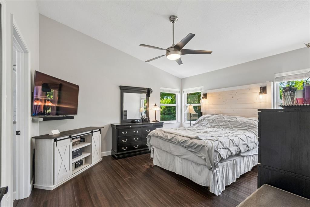 5613 Monte Rosso Road Sarasota, FL 34243 - Photo 10 of 22 Gallery Image 10