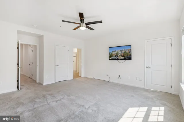a view of empty room with ceiling fan