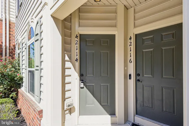 a view of entryway with a front door